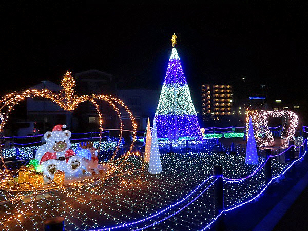 岩国駅前ツリー祭り：19万球の輝き！冬を彩るイルミネーション